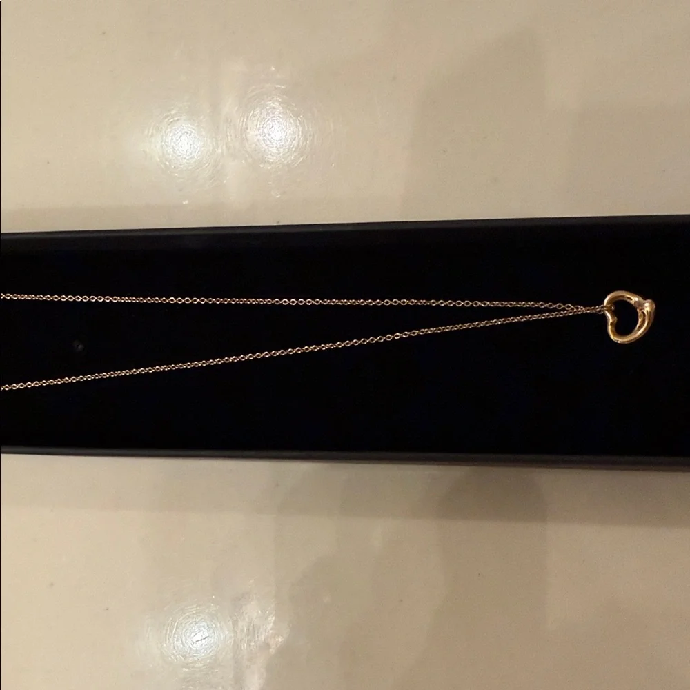 Tiffany & Co. 16 inches Gold Chain Necklace with mini heart pendant - Picture 5 of 5